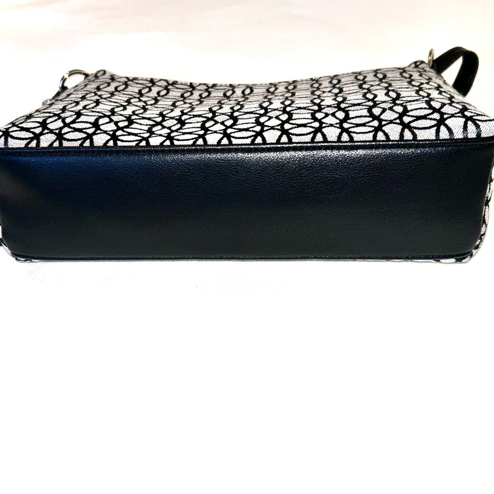 Time and Tru Geometric Black and White Shoulder Bag - Picture 9 of 9